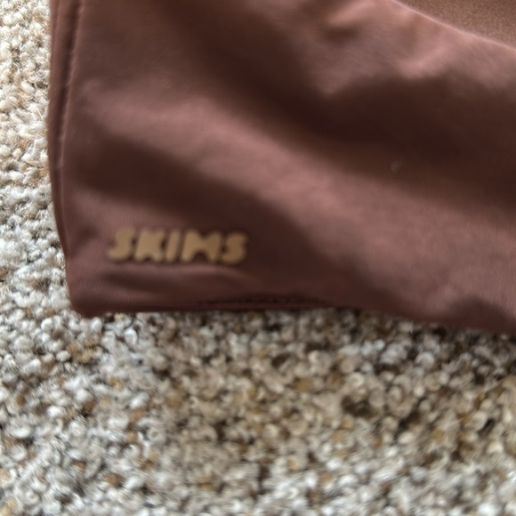 SKIMS Fits Everybody T shirt Bra, Size 36C, Cocoa, EEUC - Picture 7 of 8